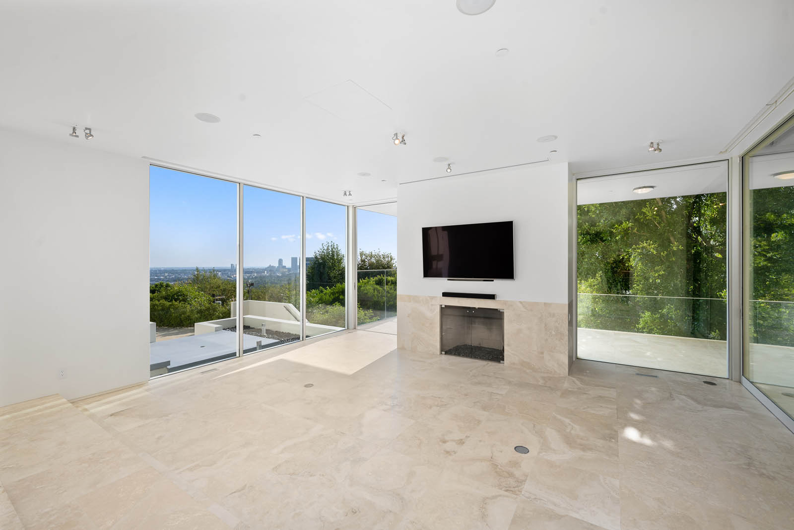 Corner Window Ideas for the Bedroom